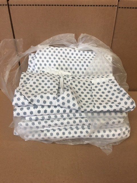 GOWN PATIENT SNOWFLAKE 5XL
