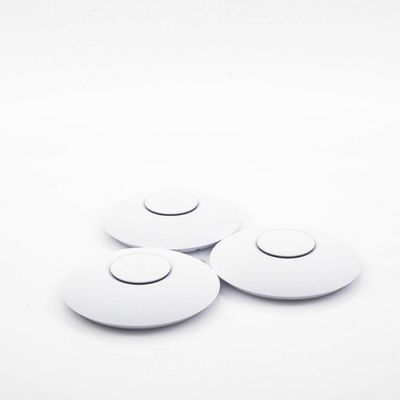 Paquete de 3 Access Point UniFi 802.11ac Wave 2, MU-MIMO4X4 con antena Beamforming, hasta 1.7 Gbps, para interior PoE 802.3af, soporta 200 clientes, No incluyen PoE&amp;acute;s