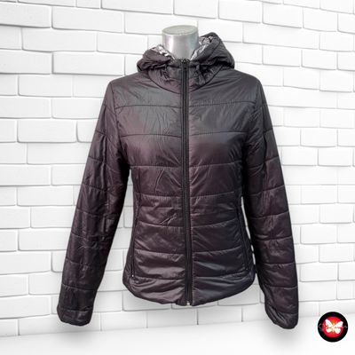 Chaqueta acolchada con capucha plateada BERSHKA Talla M