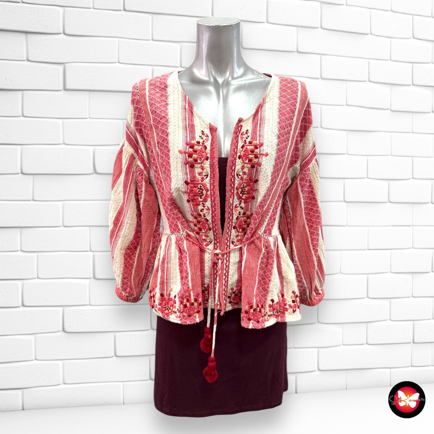 Chaqueta tipo kimono bordado BERSHKA Talla S
