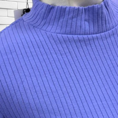 Camiseta cropped de cuello alto SINSAY Talla L