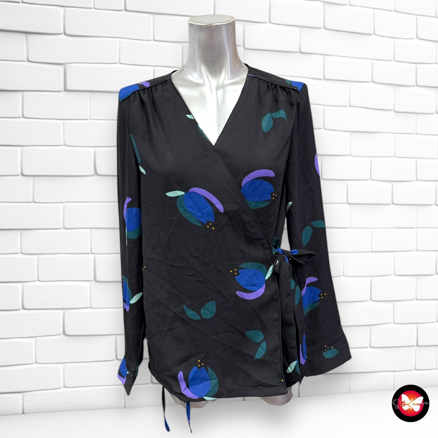 Blusa cruzada con flores KIABI Talla S