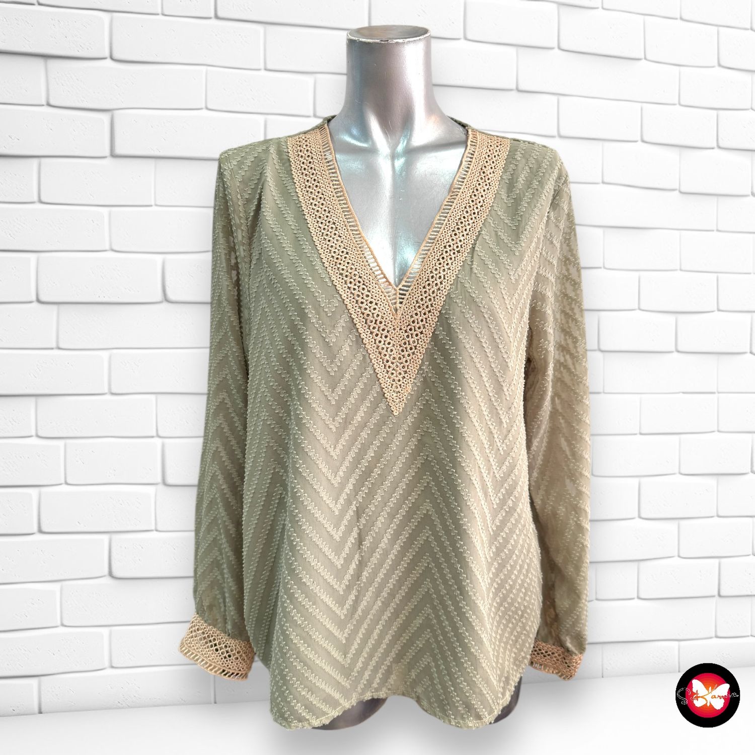 Blusa con relieve EMERY ROSE Talla M