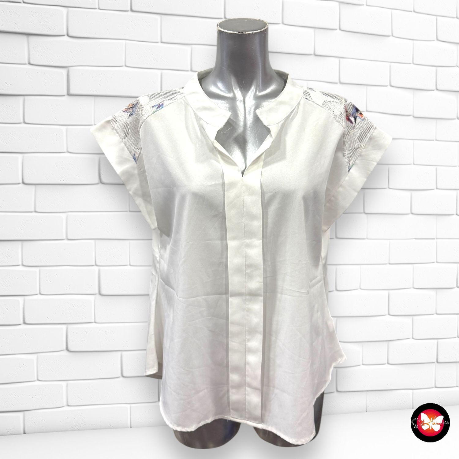 Blusa con encaje Talla M