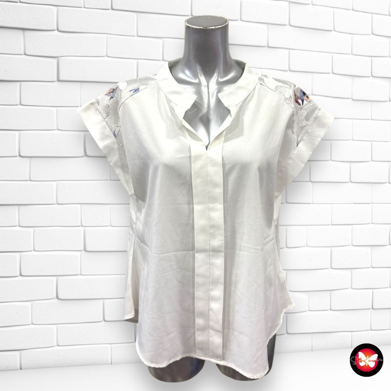 Blusa con encaje Talla M