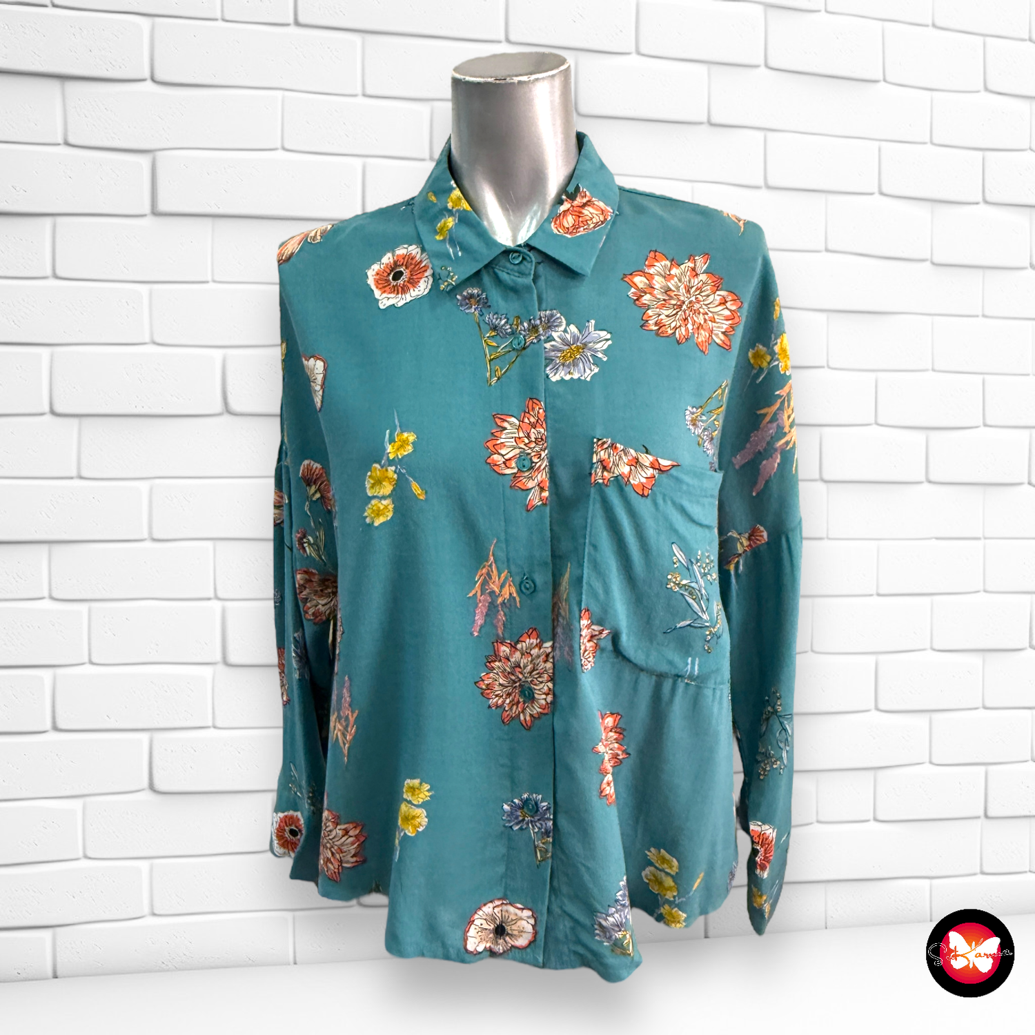 Camisa con florecitas PULL&amp;BEAR Talla S
