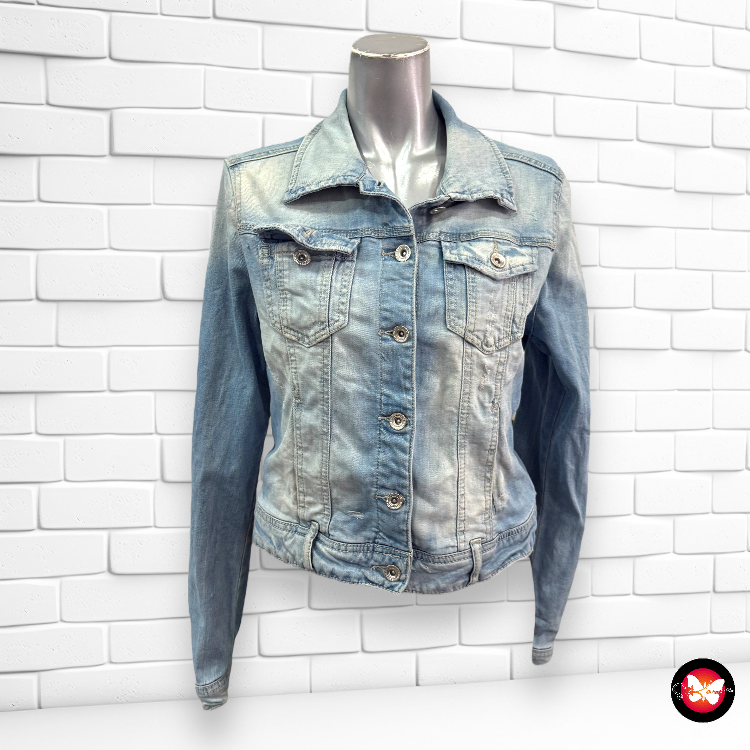 Cazadora vaquera STRADIVARIUS Talla L (pequeña)