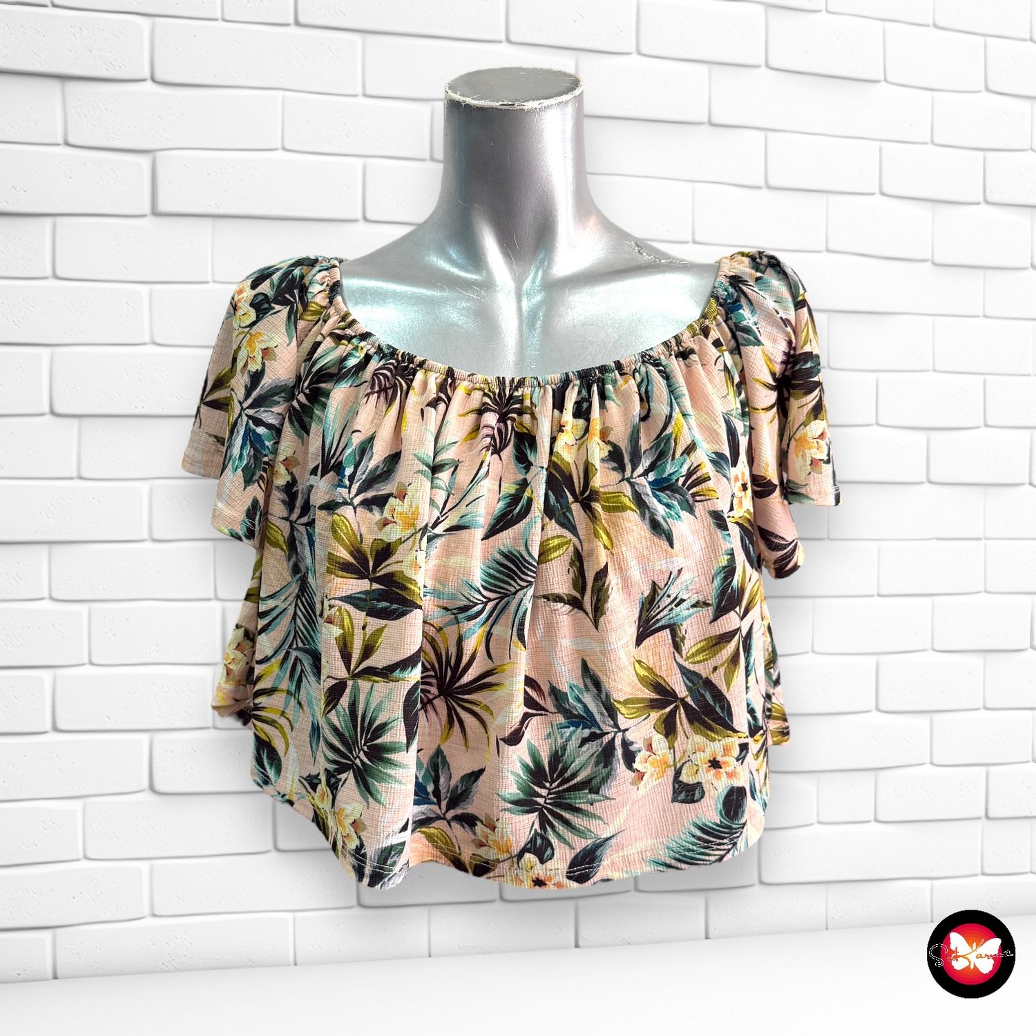 Blusa cortita con escote de barco BERSHKA Talla L