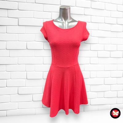 Vestido sueltito con relieve BERSHKA Talla M