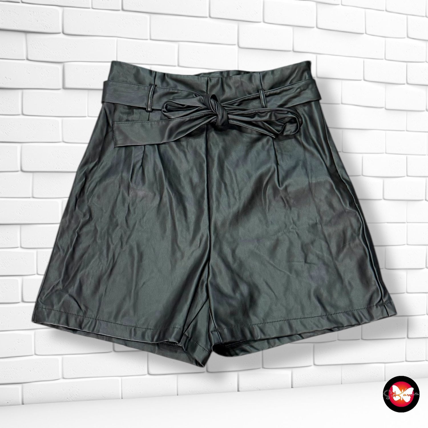 **HOY** Short de piel sintética SHEIN Talla M