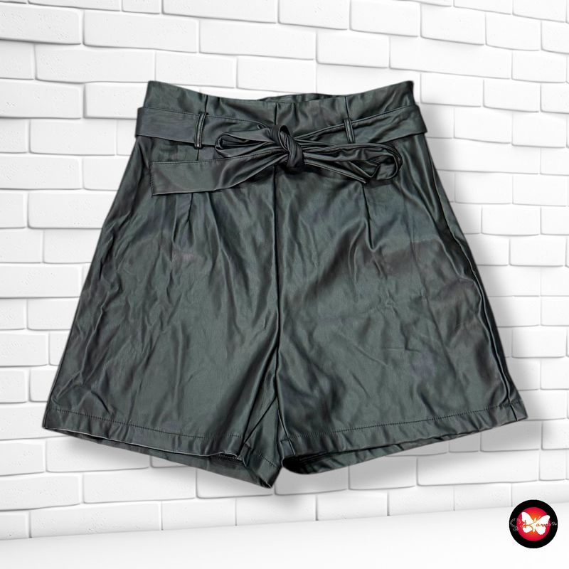 Short de piel sintética SHEIN Talla M