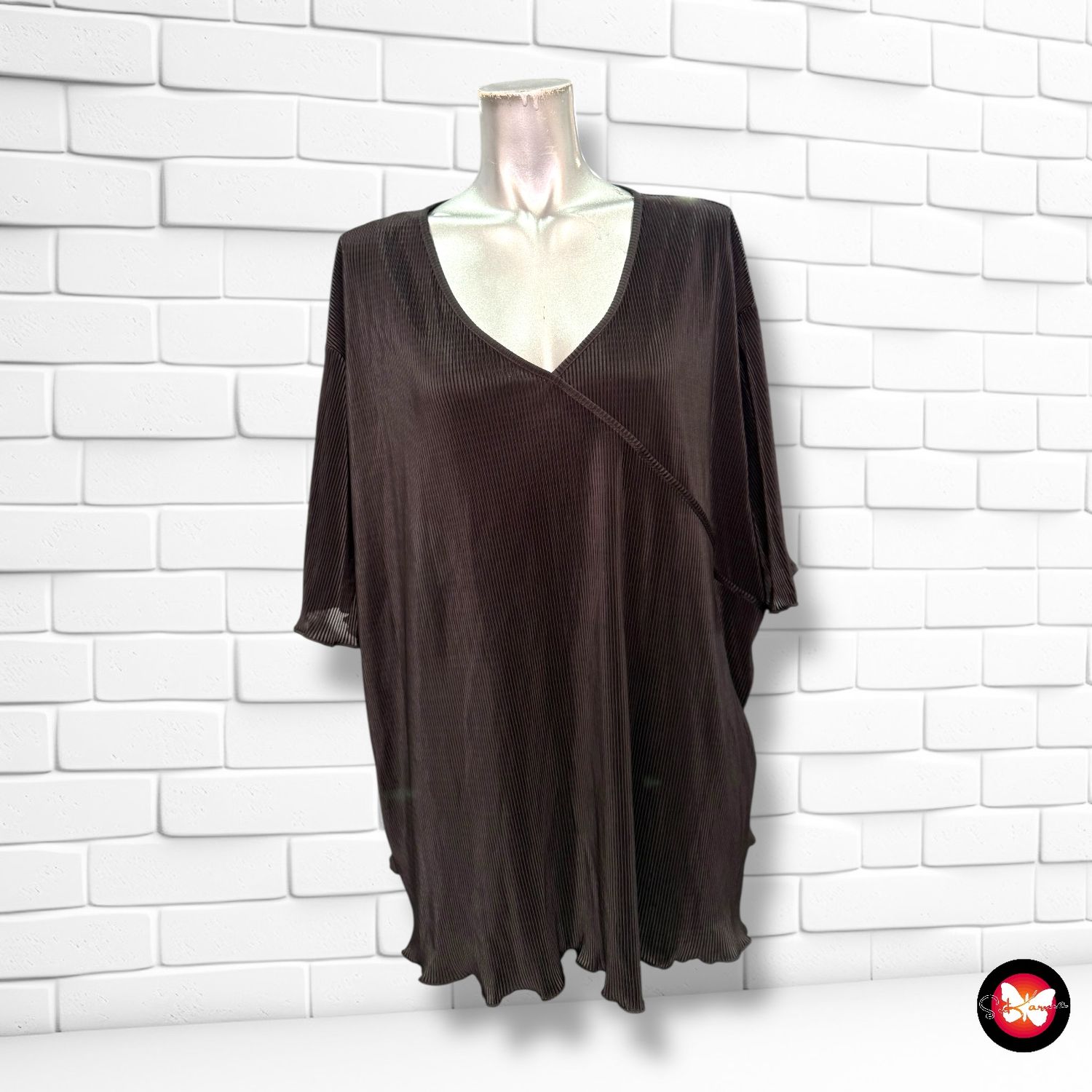 **HOY** Blusa plisada de manga corta Talla 52