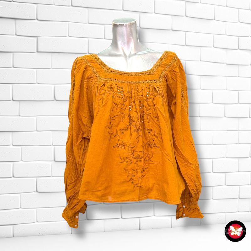Blusa con bordados Talla L