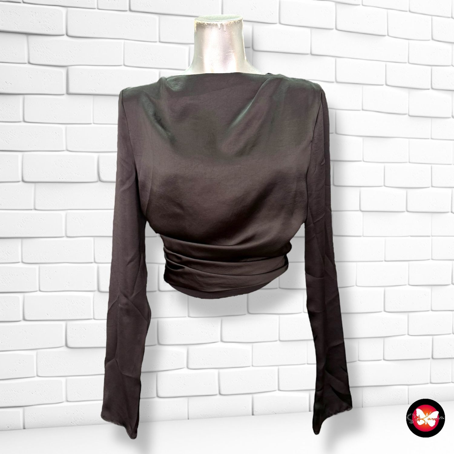 **HOY** Blusa cropped de satén ZARA Talla M