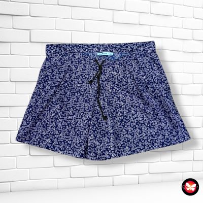 Short sueltito STRADIVARIUS Talla S