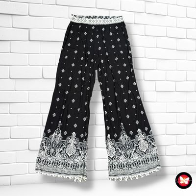 **HOY** Pantalón sueltito BERSHKA Talla L
