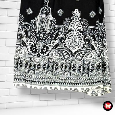 **HOY** Pantalón sueltito BERSHKA Talla L