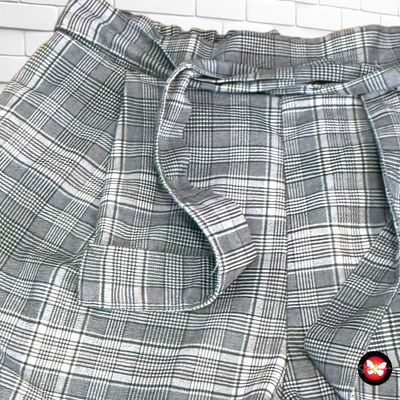 **HOY** Short sueltito DIVIDED Talla 36