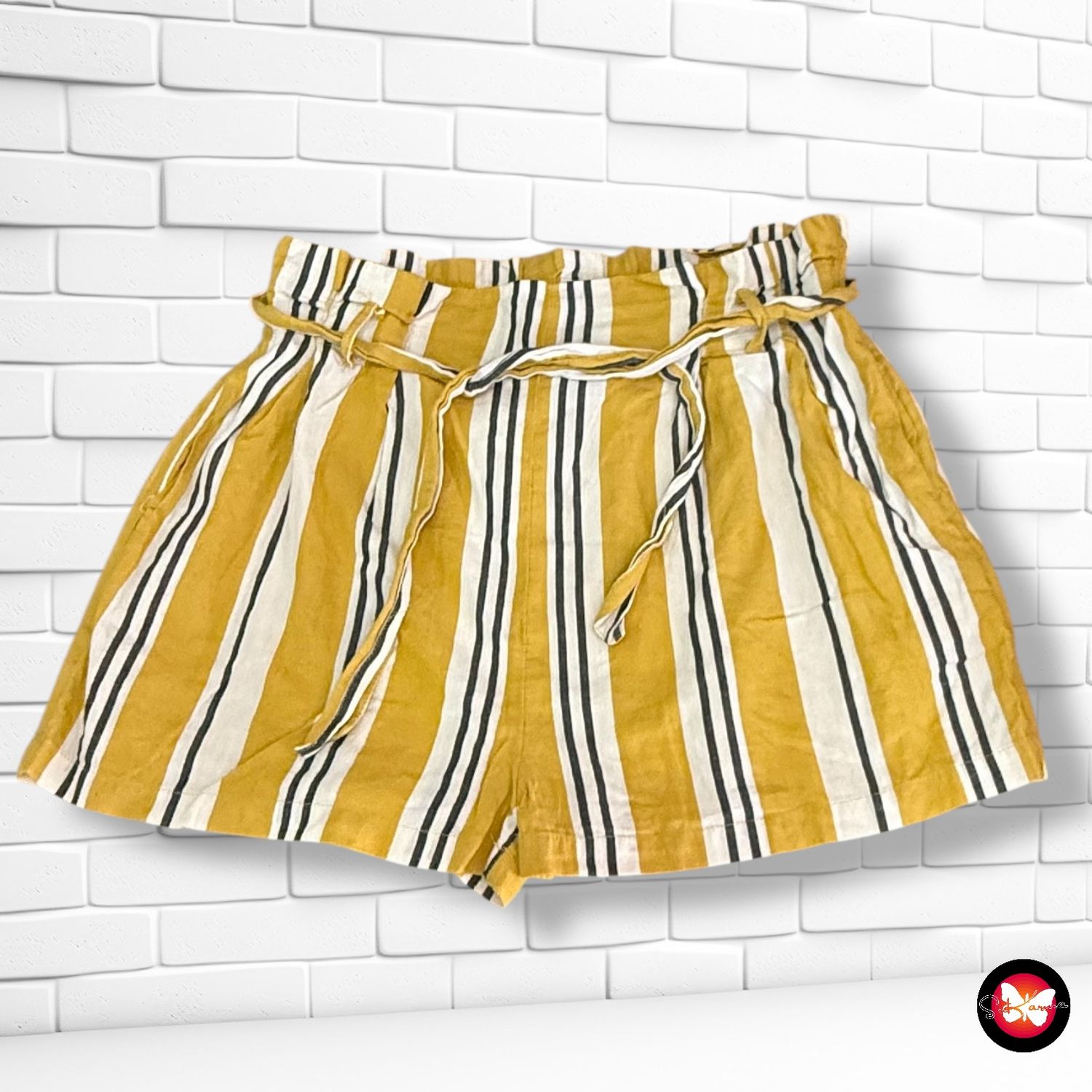 **HOY** Short sueltito STRADIVARIUS Talla M