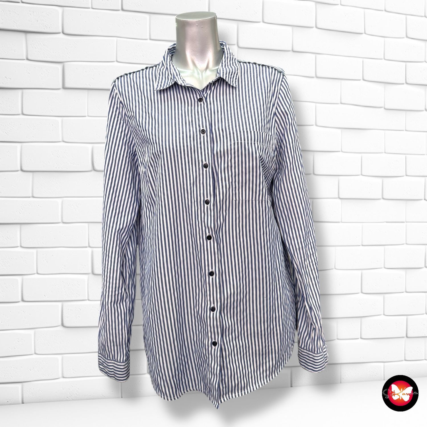 **HOY** Camisa de manga larga de rayitas SINSAY Talla M