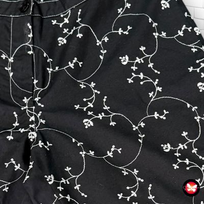 **HOY** Pantalón con bordados Talla M