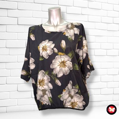 **HOY** Blusa corte mariposa de media manga con flores Talla M/L