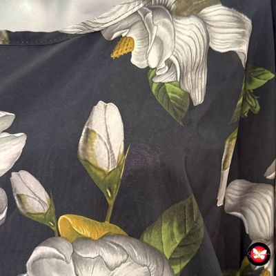 **HOY** Blusa corte mariposa de media manga con flores Talla M/L