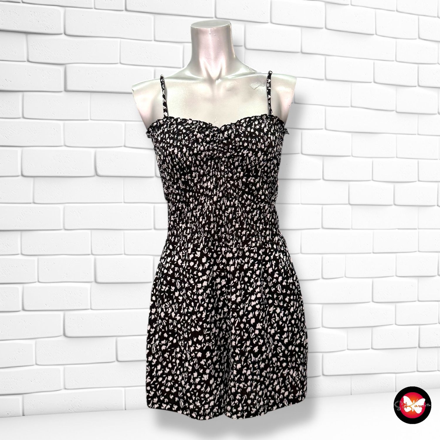 **HOY** Mono corto de florecitas BERSHKA Talla S