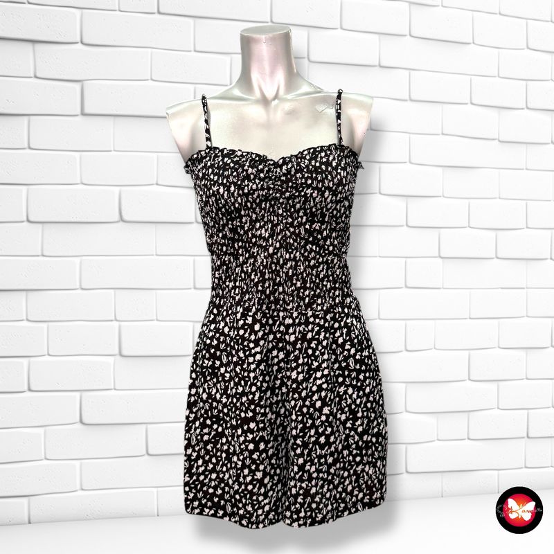 **HOY** Mono corto de florecitas BERSHKA Talla S