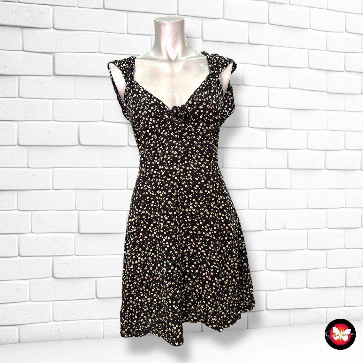 **HOY** Vestido de florecitas escote barco STRADIVARIUS Talla M