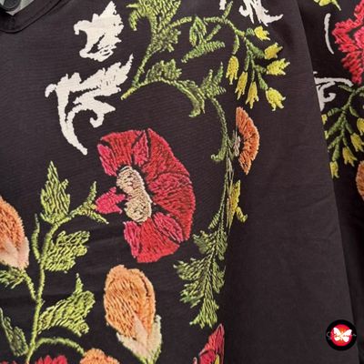 **HOY** Blusa de media manga con flores SHEIN CURVE Talla 2XL