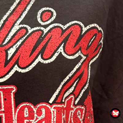 **HOY** Camiseta de manga corta &quot;BREAKING HEARTS&quot; DIVIDED Talla XXS (muy grande)