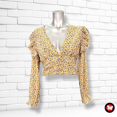 **HOY** Blusa cropped de mangar larga con florecitas Talla S