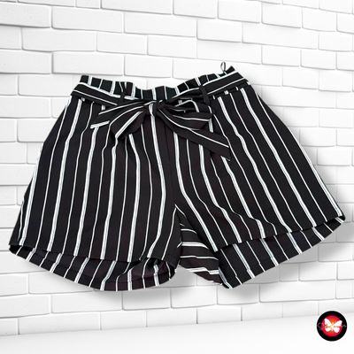 **HOY** Short sueltito de rayitas WE Talla 38