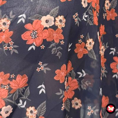 **HOY** Blusa traslúcida de flores SHEIN CURVE Talla 1XL