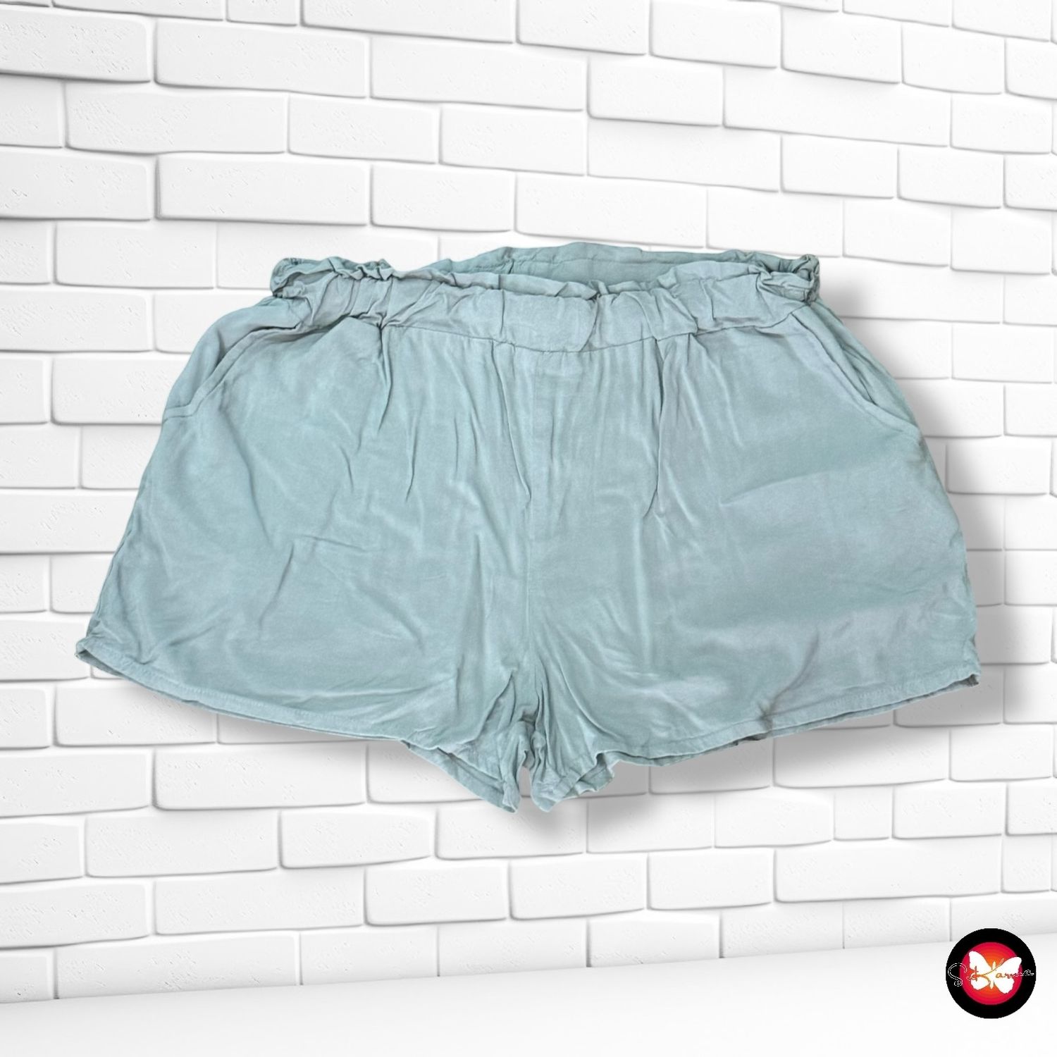 **HOY** Short sueltito básico PRIMARK Talla 40