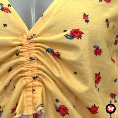 **HOY** Blusa cropped de florecitas SHEIN Talla L