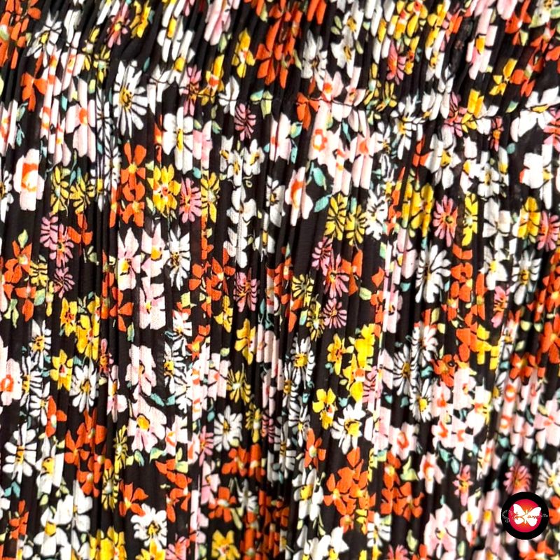 Falda / short de florecitas STRADIVARIUS Talla M