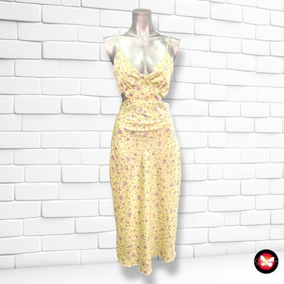 **HOY** Vestido de florecitas cut-out BERSHKA Talla M