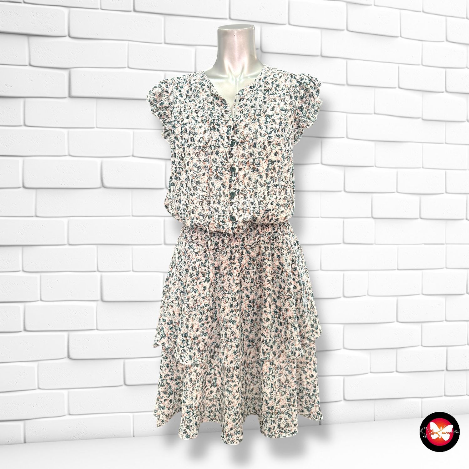 **HOY** Vestido de florecitas con falda de volantes CIRCLE OF MUST Talla 16 años