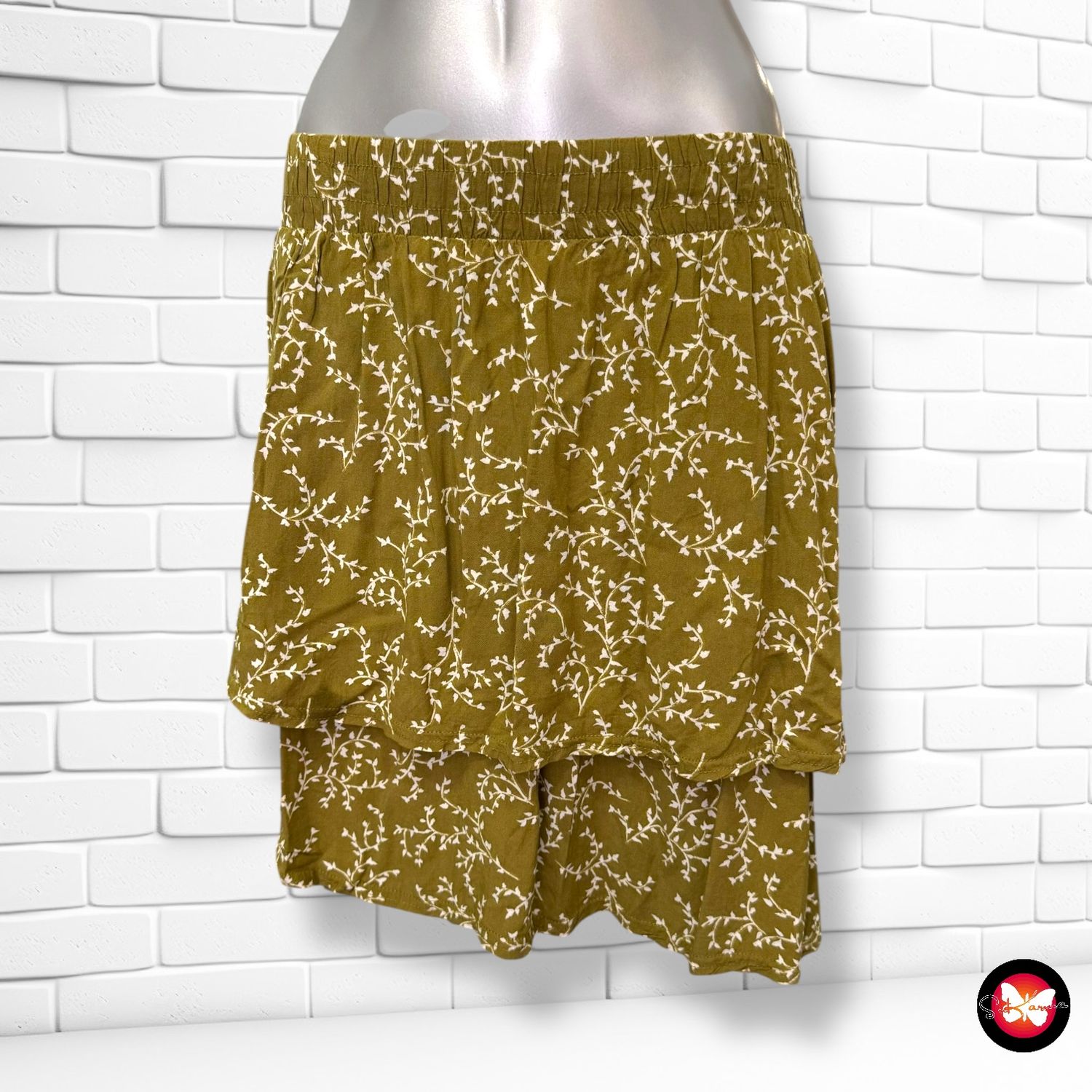 **HOY** Falda sueltita con florecitas Talla 42