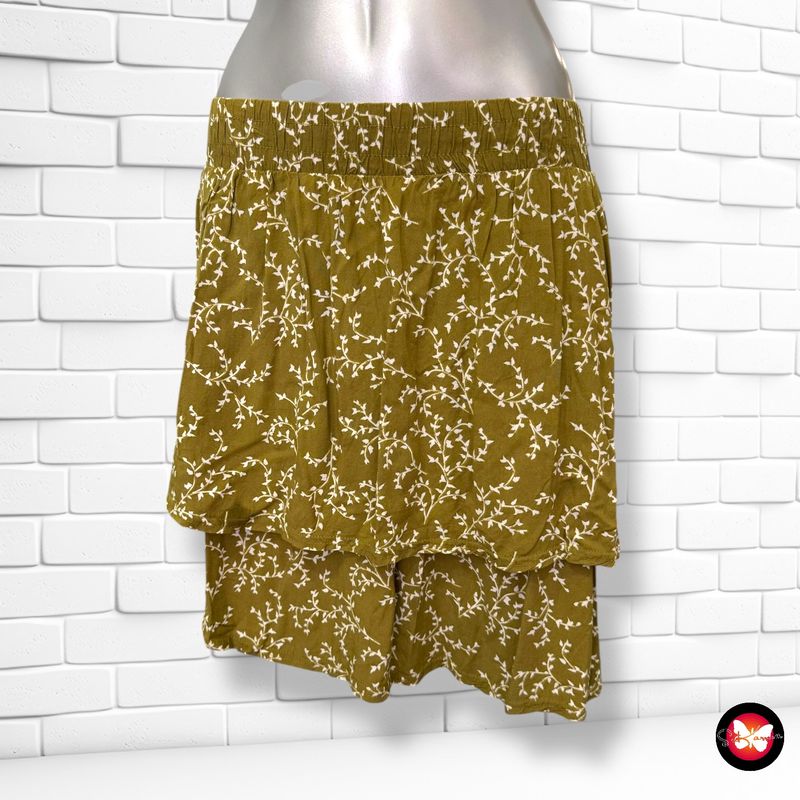 **HOY** Falda sueltita con florecitas Talla 42