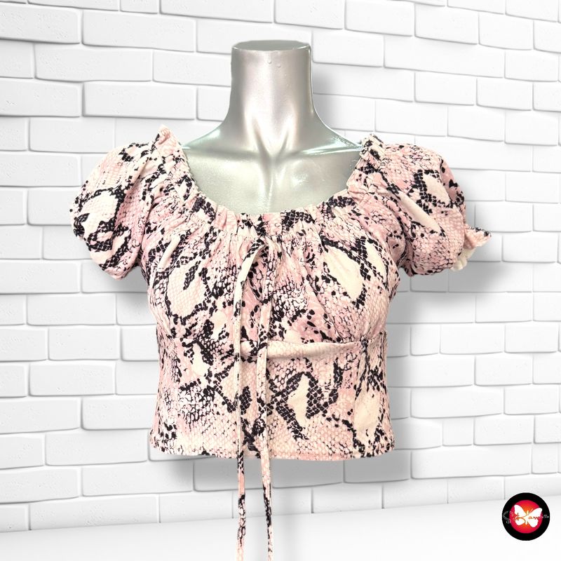 **HOY** Blusa cropped estampado serpiente NEW LOOK Talla 38
