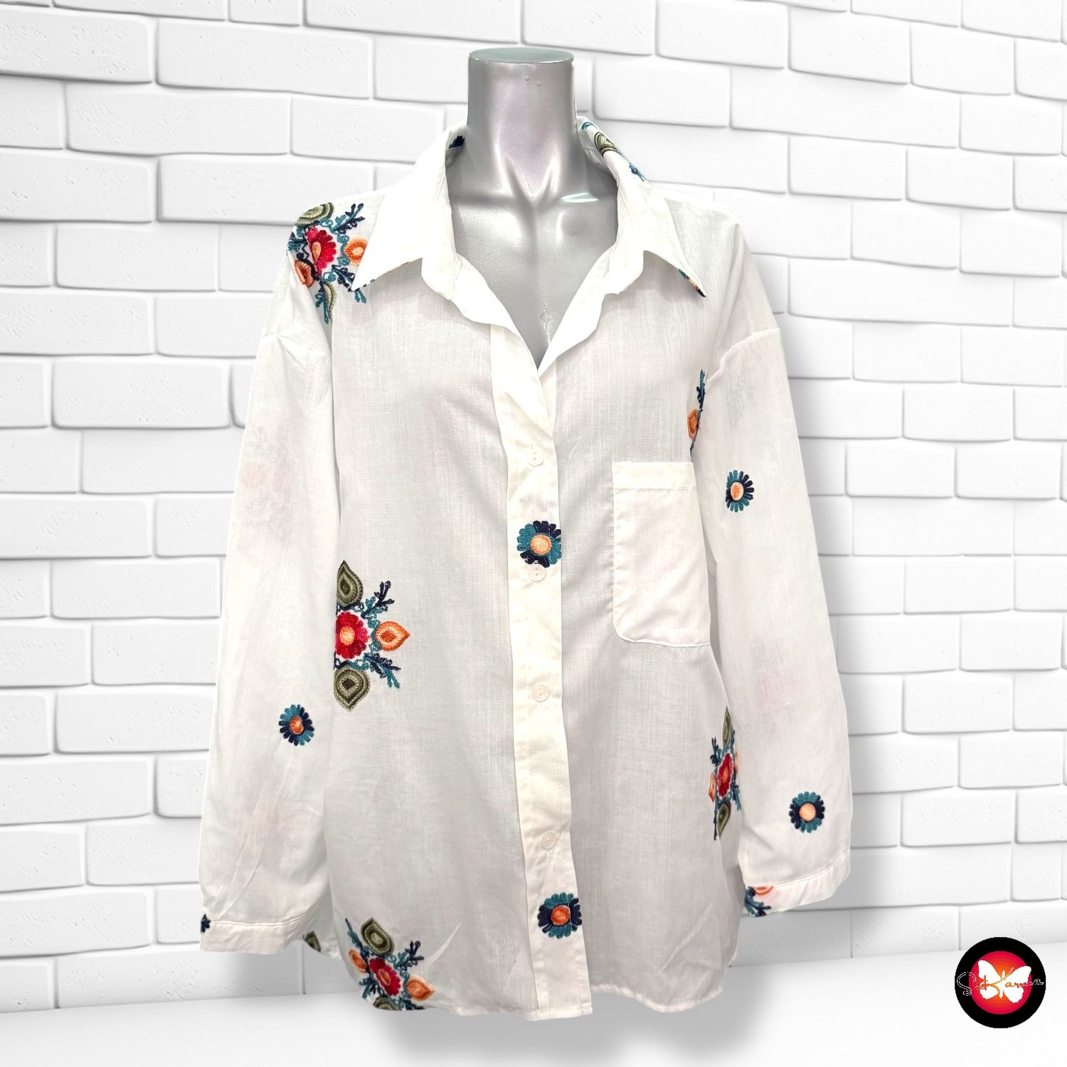 **HOY** Camisa de manga larga con flores bordadas Talla M (grande)