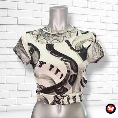 **HOY** Blusa cropped con aberturas BERSHKA Talla S