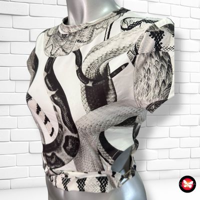 **HOY** Blusa cropped con aberturas BERSHKA Talla S
