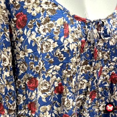 **HOY** Blusa de media manga de florecitas Talla 58