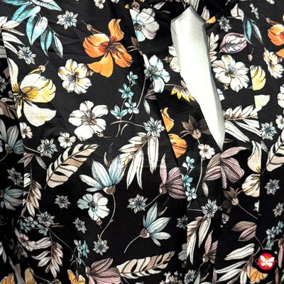 **HOY** Blusa de media manga con florecitas Talla XXL (pequeña)