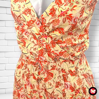 **HOY** Vestido largo de tirantes y florecitas Talla 36