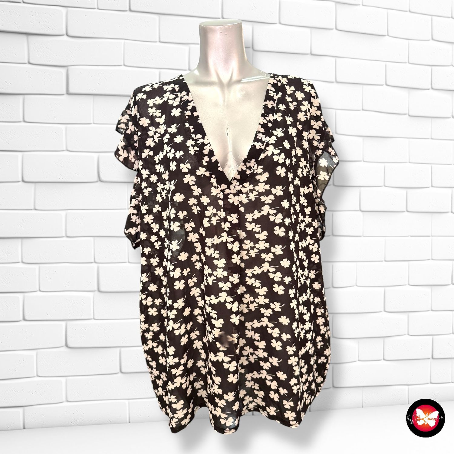 Blusa traslúcida de manga corta SHEIN CURVE Talla 4XL